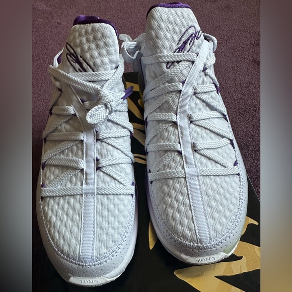 Brand New LeBron 17 Low 'Lakers'; Mens size 8.5 - Picture 5 of 11
